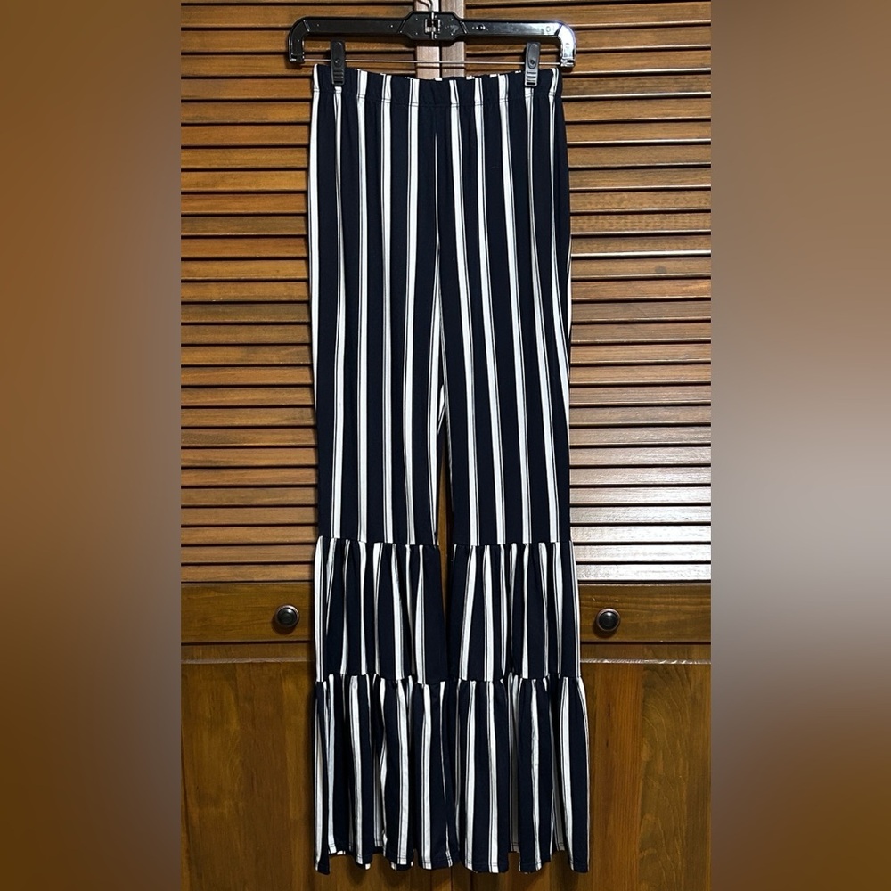 Black & White Striped Flared Leg Legging Pants Size M Halloween Costume